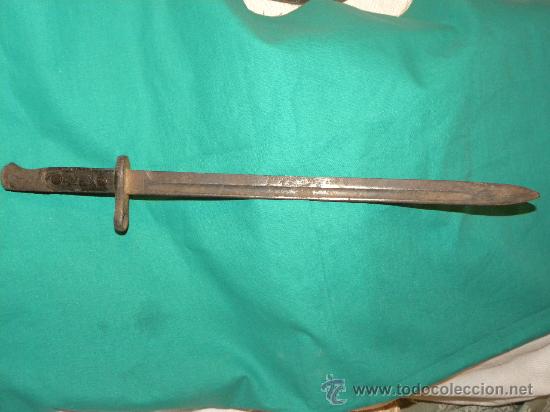 Militaria: Bayoneta con las cachas de madera. - Foto 1