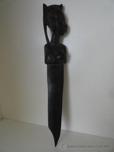 Militaria: CUCHILLO DE MADERA MANGO Y HOHA DE MADERA TALLADA - Foto 1