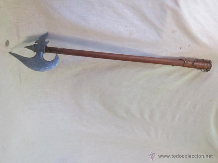 Militaria: HACHA MEDIEVAL EN METAL - Foto 2