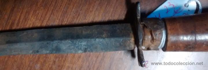Militaria: Cuchillo antiguo hoja triangular aplanada, 33 cmts. long. total - Foto 2