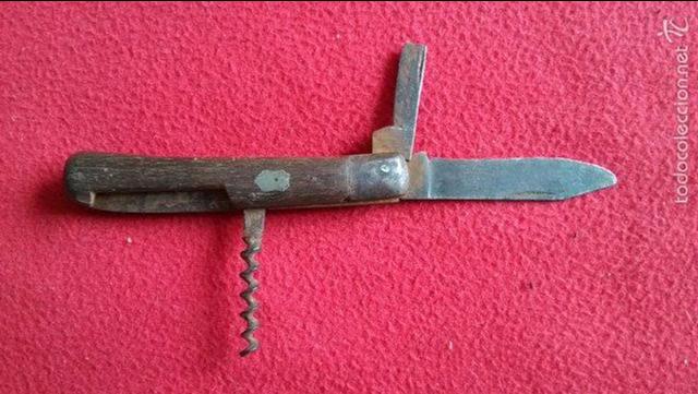 Militaria: ANTIGUA NAVAJA MULTIUSOS DE MADERA - Foto 1