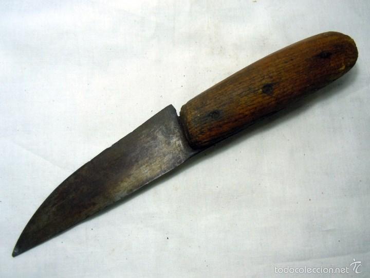 Militaria: CUCHILLO DE MONTE CON MANGO DE MADERA - Foto 1