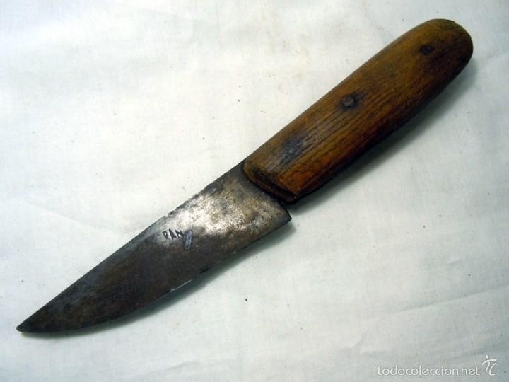 Militaria: CUCHILLO DE MONTE CON MANGO DE MADERA - Foto 2