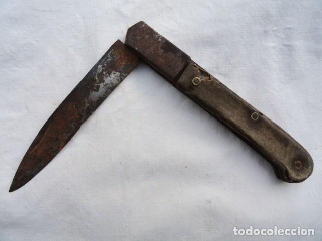 Militaria: ANTIGUA NAVAJA CON MANGO DE ASTA. - Foto 1