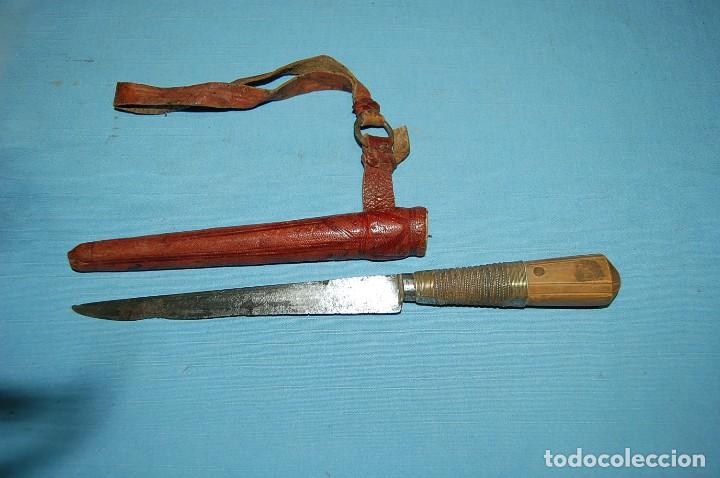 Militaria: CUCHILLO PU&Ntilde;AL FUNDA CUERO Y MANGO MADERA - Foto 2