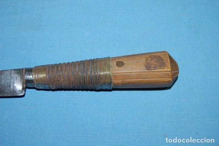 Militaria: CUCHILLO PU&Ntilde;AL FUNDA CUERO Y MANGO MADERA - Foto 3