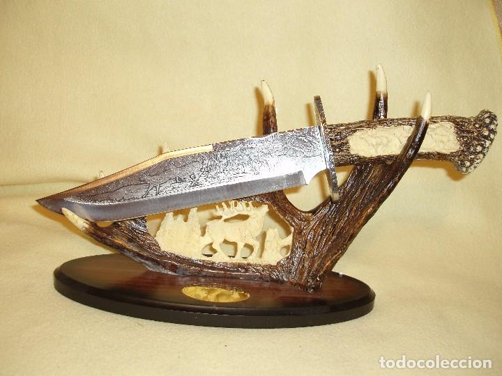 Militaria: CUCHILLO CON MANGO DE VENADO SINT&Eacute;TICO. - Foto 1