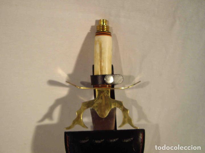 Militaria: PU&Ntilde;AL INDU MANGO HUESO - Foto 1