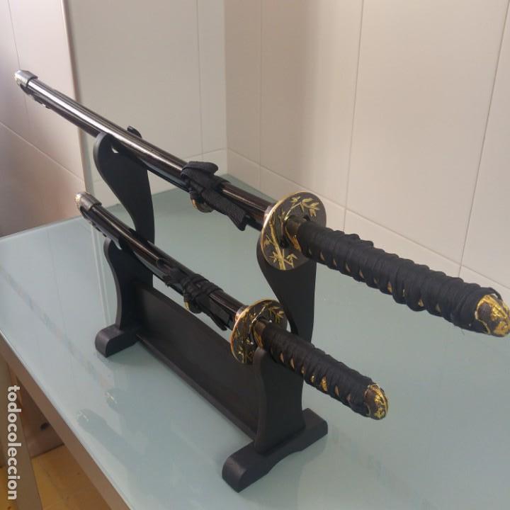 Militaria: PACK 2 KATANAS CON SOPORTE - Foto 2