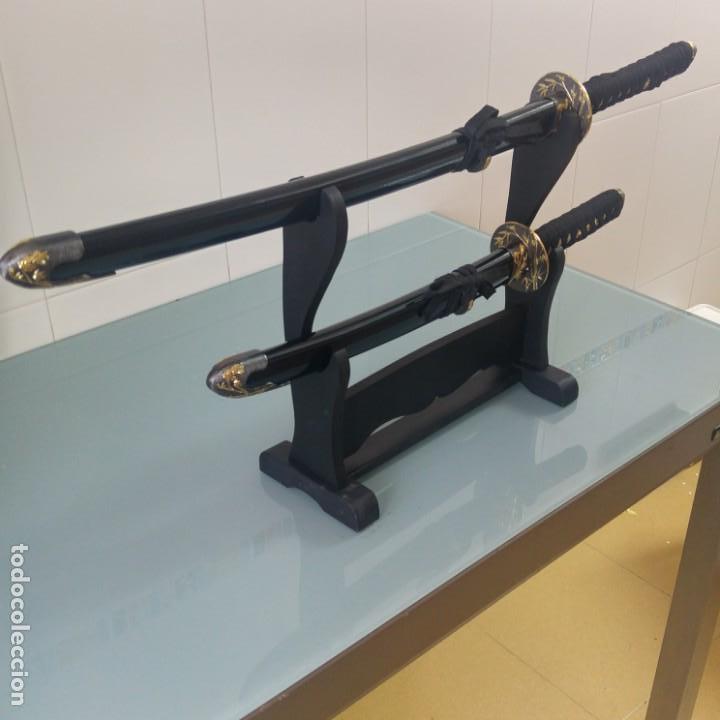 Militaria: PACK 2 KATANAS CON SOPORTE - Foto 3