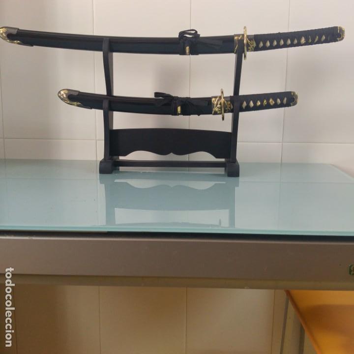 Militaria: PACK 2 KATANAS CON SOPORTE - Foto 1