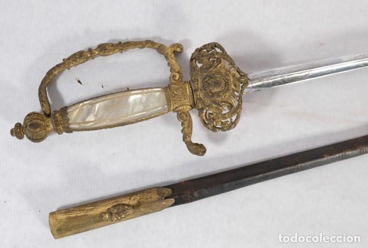 Militaria: Espada con mango en n&aacute;car siglo XIX - Foto 1