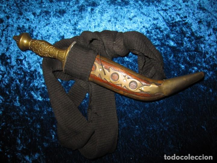 Militaria: Daga puñal cuchillo India vaina madera latón empuñadura bronce labrado - Foto 2 - 190715523