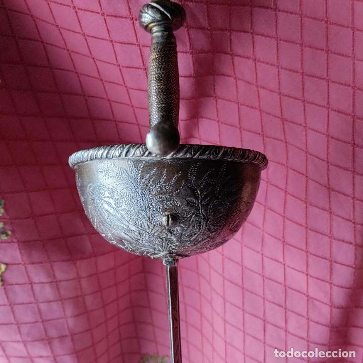 Militaria: Antigua espada de taza. Alrededor de 400 años de antigüedad. - Foto 3 - 328192218