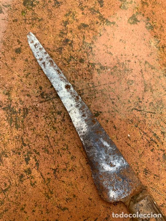 Militaria: Curioso cuchillo catalan. 23cms total. Mango de madera - Foto 4