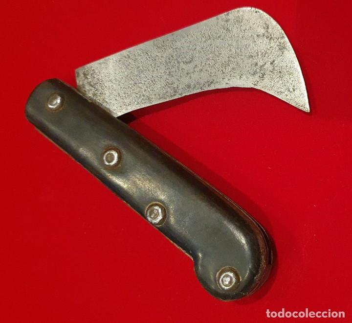 Militaria: Antigua navaja de poda muy robusta