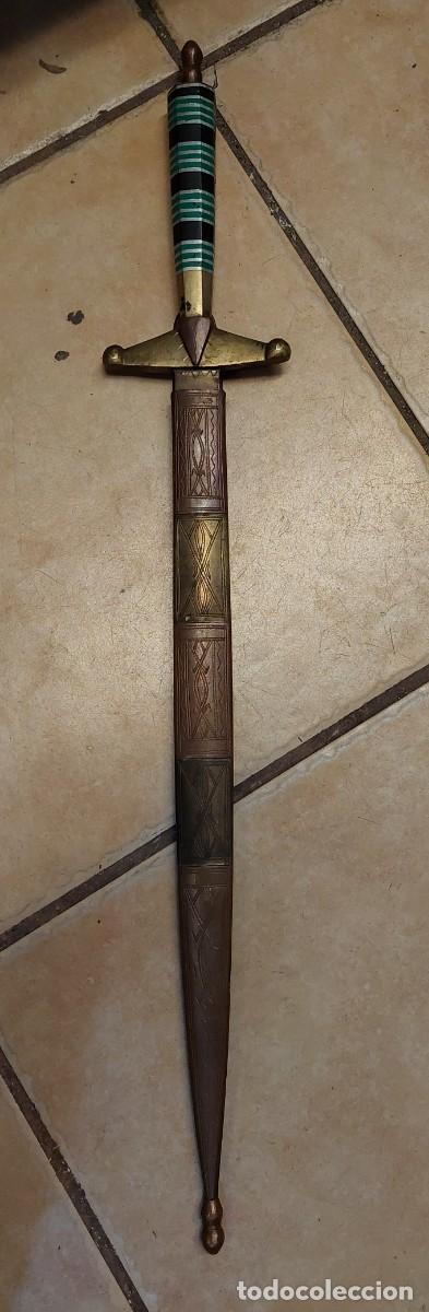 Militaria: Daga antigua con vaina - Foto 1