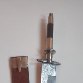 bayoneta de taco antigua de Albacete motivo cazador y animales inmejorable estado DE COLECCIÓN
