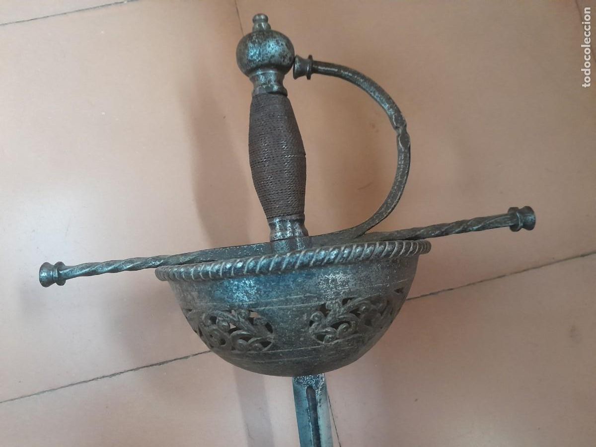 Militaria: Espada ropera de taza periodo Victoriano tambi&eacute;n llamado Violet le Duc
