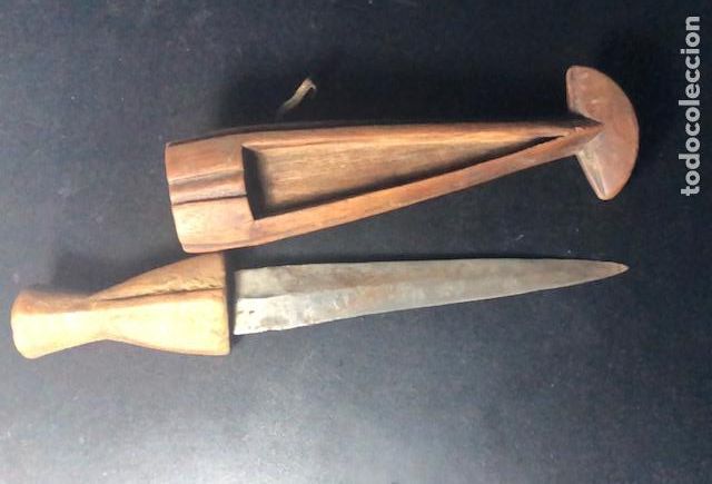 Militaria: Antiguo cuchillo Ocean&iacute;a.