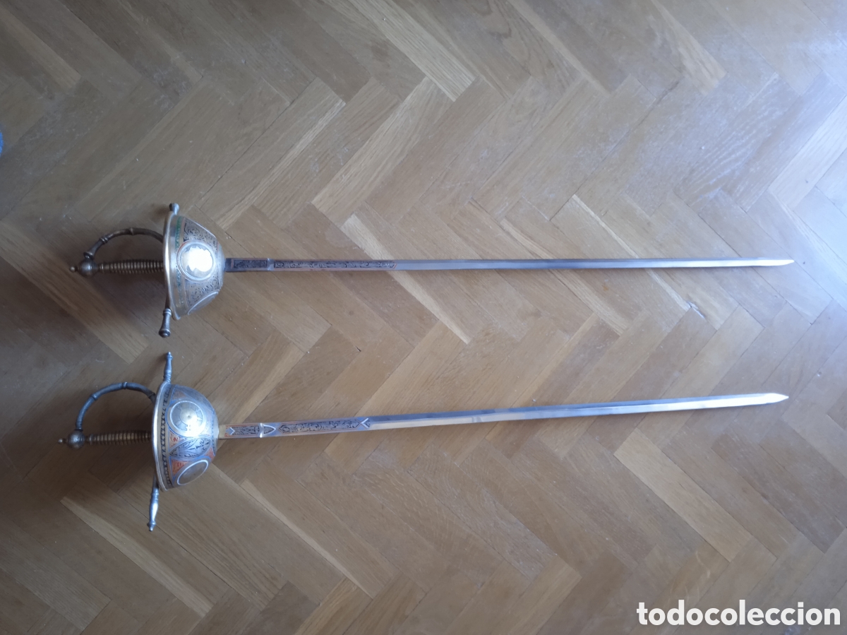 Militaria: Dos espadas de cazoleta. - Foto 1