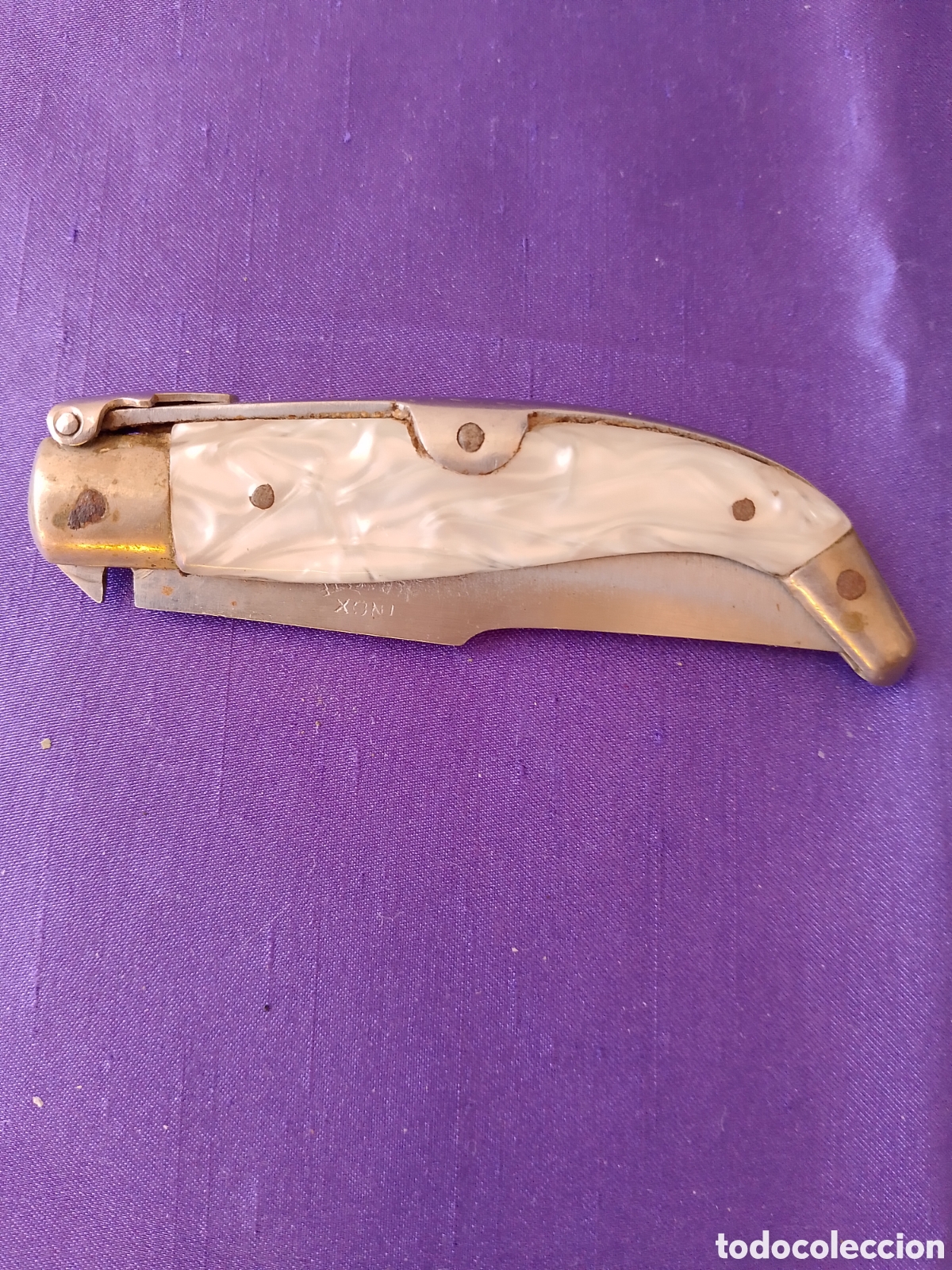 Militaria: Navaja espa&ntilde;ola u&ntilde;a con cachas de nacar.