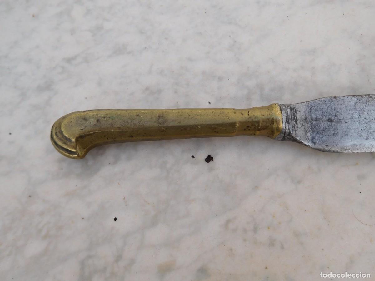 Militaria: Cuchillo antiguo con mango de bronce - Foto 2