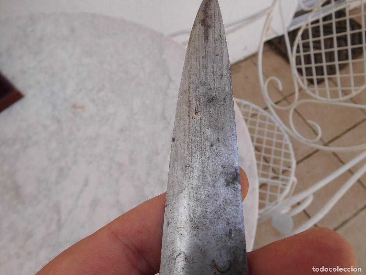 Militaria: Cuchillo antiguo con mango o cacha de madera - Foto 4