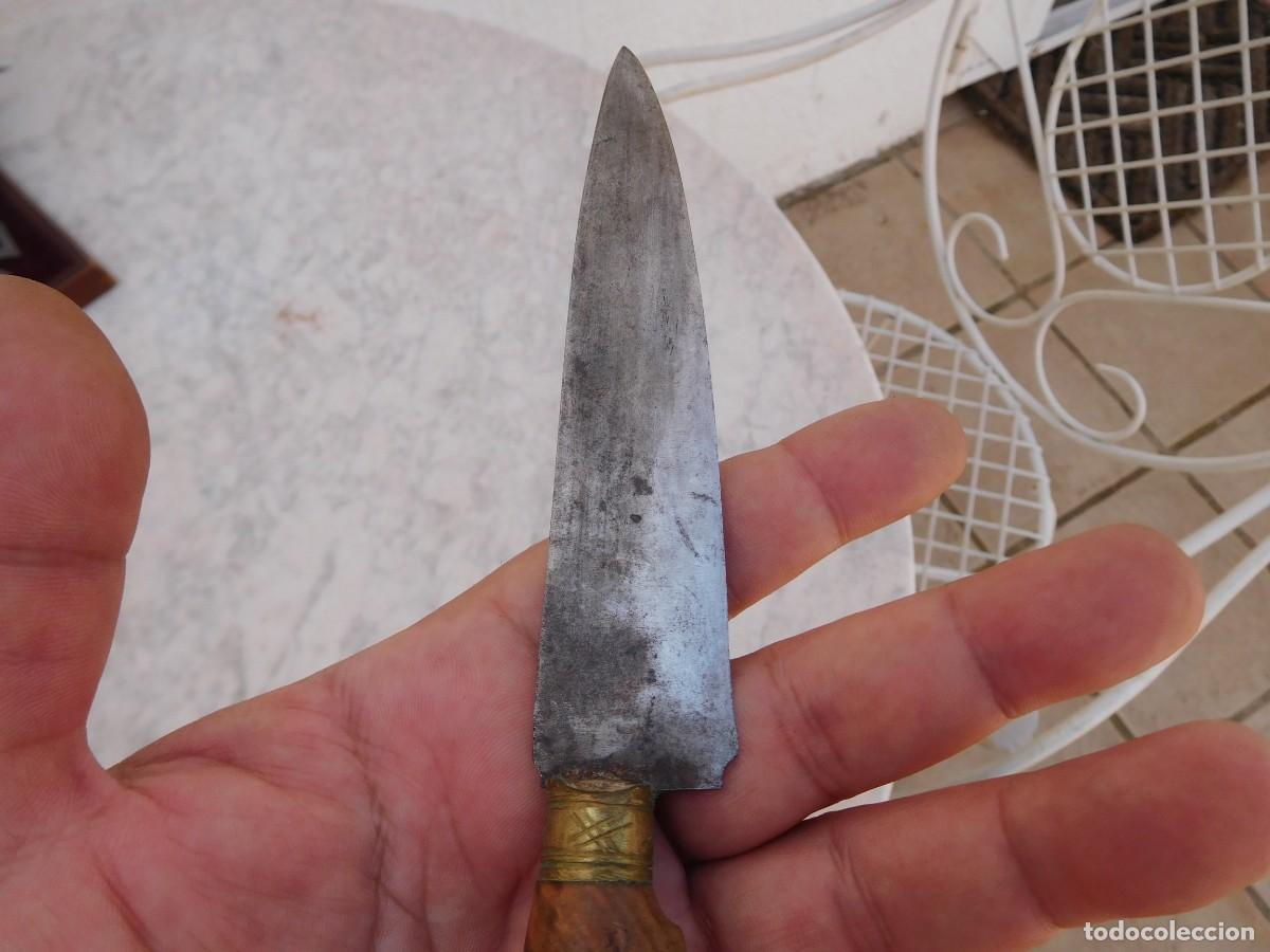 Militaria: Cuchillo antiguo con mango o cacha de madera - Foto 8