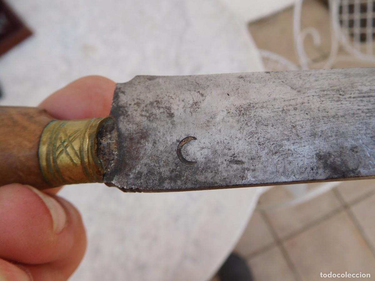 Militaria: Cuchillo antiguo con mango o cacha de madera - Foto 12