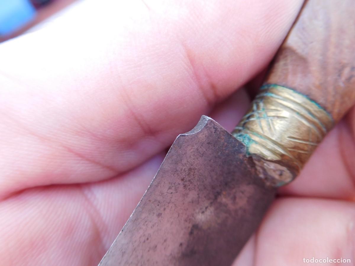 Militaria: Cuchillo antiguo con mango o cacha de madera - Foto 14