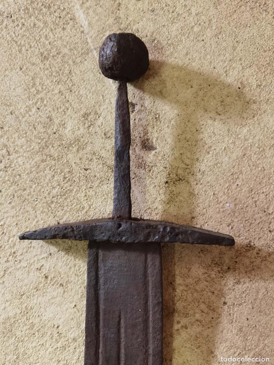 Militaria: Espada medieval muy ancha y corta. - Foto 2