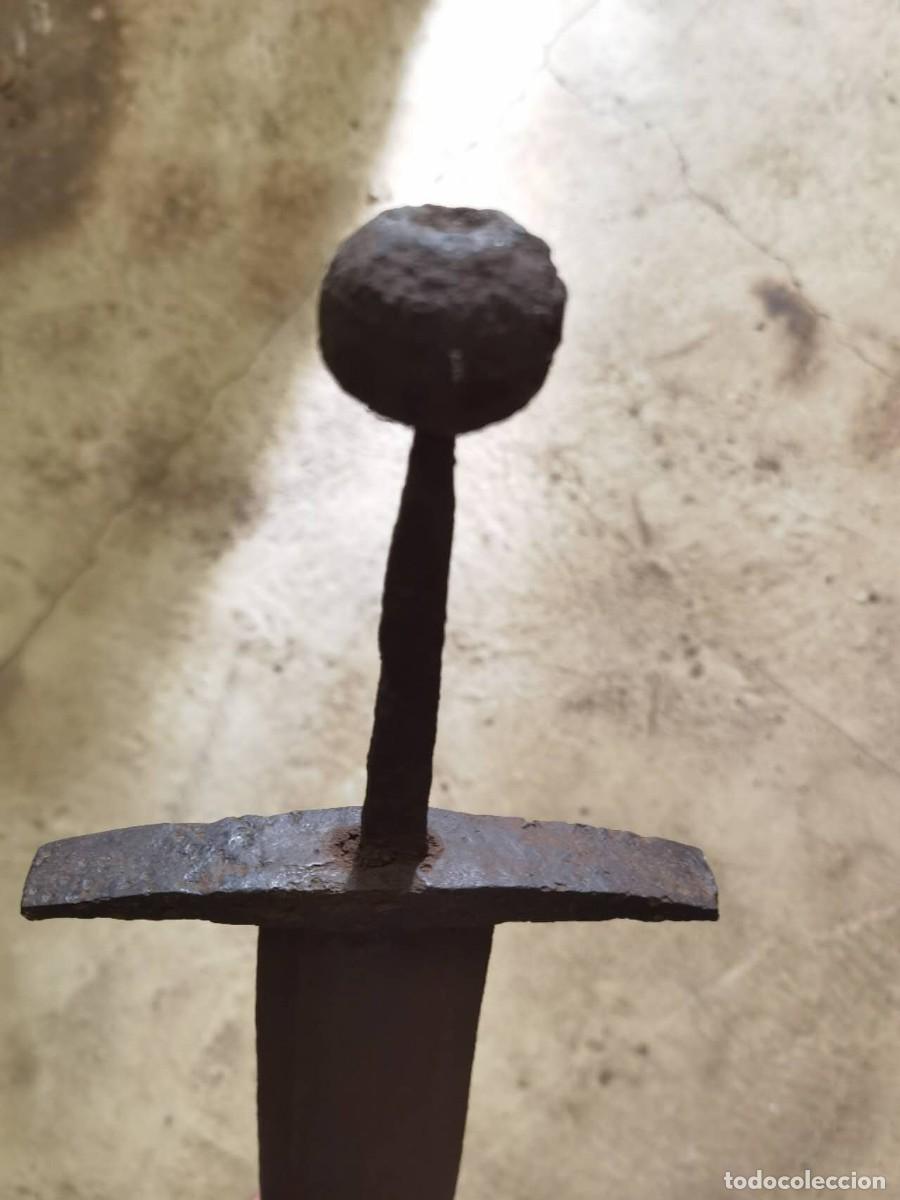 Militaria: Espada medieval muy ancha y corta. - Foto 3