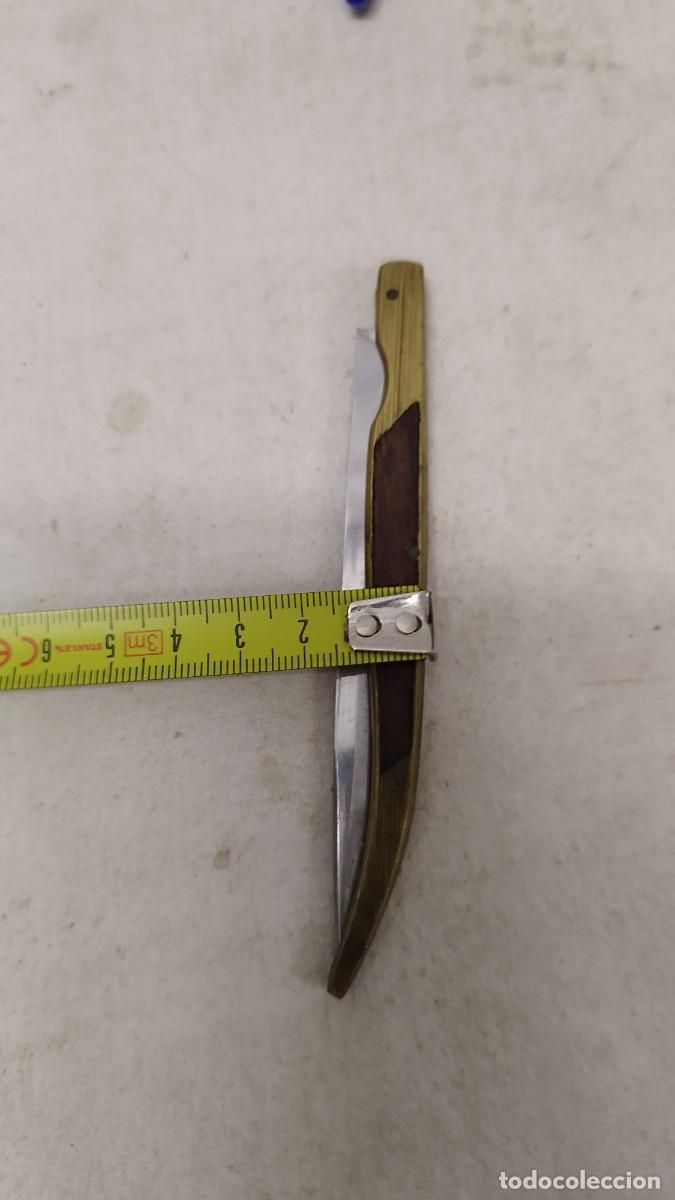 Militaria: Antigua navaja con mango de bronce y madera - Foto 9