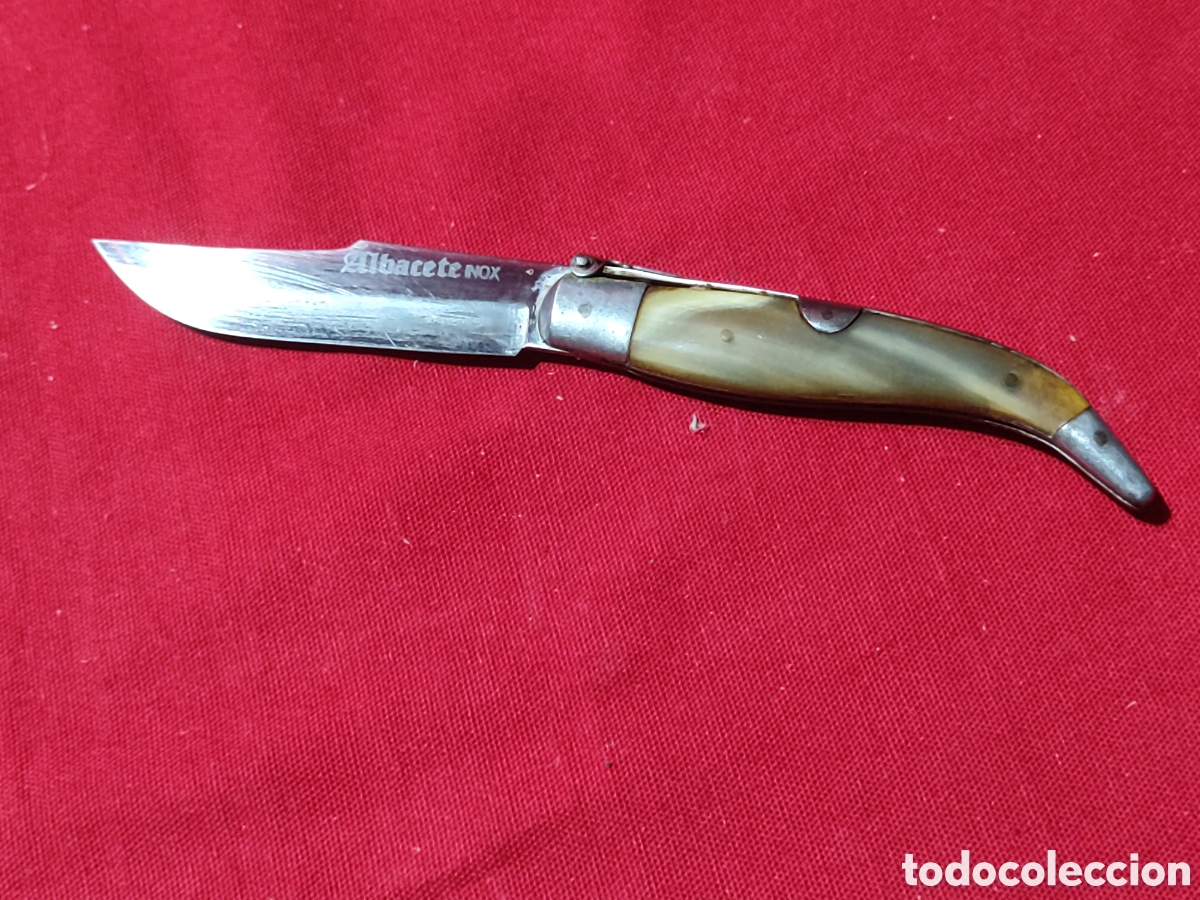 Militaria: Antigua navaja marcada ALBACETE INOX con calas s&iacute;mil hueso