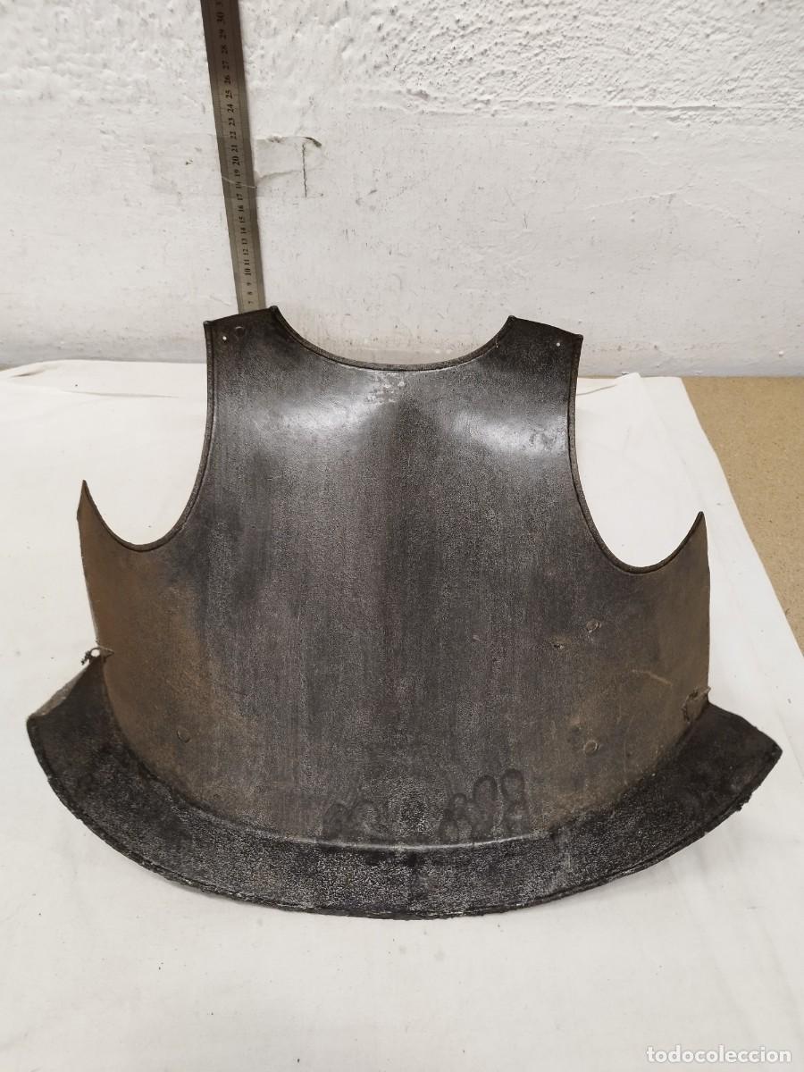 Militaria: Antigua parte trasera de armadura o peto, medieval. De principios siglo XX.