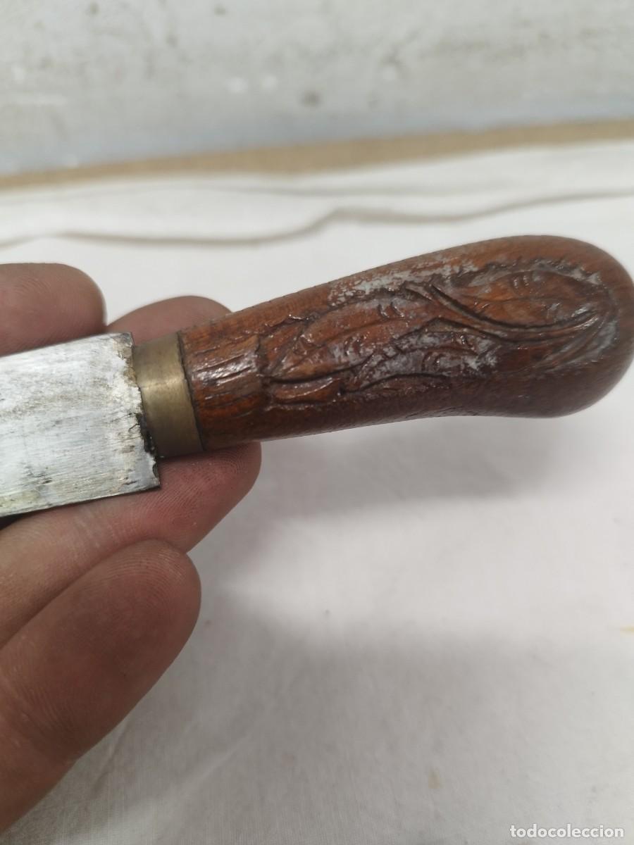 Militaria: Antiguo cuchillo de la india, de madera. - Foto 4