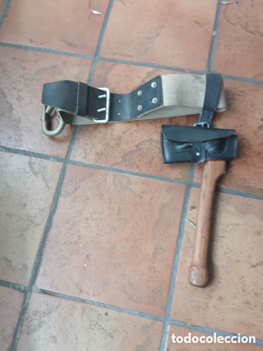 Militaria: Conjunto de Acha bomberos y cintur&oacute;n - Foto 1