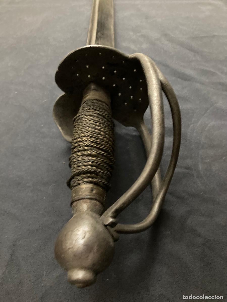Militaria: Sable Val&oacute;n finales s.XVII - Foto 11