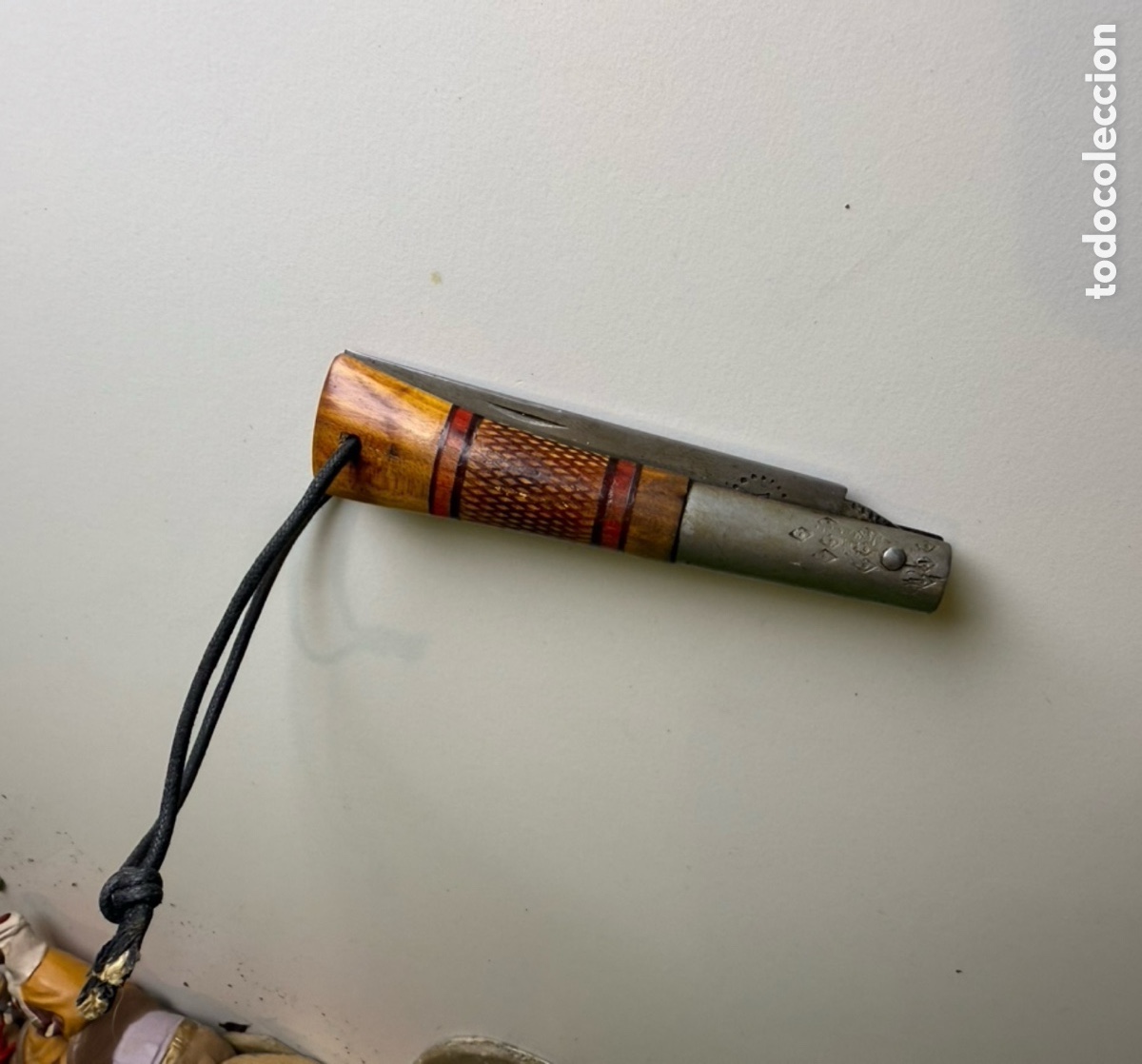 Militaria: Antigua navaja artesanal Taramundi. Mango de madera. Pieza de colecci&oacute;n