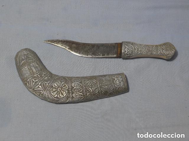 Militaria: Antiguo cuchillo seguramente de la peninsula arabiga: Yemen, Oman, mediados siglo XX.