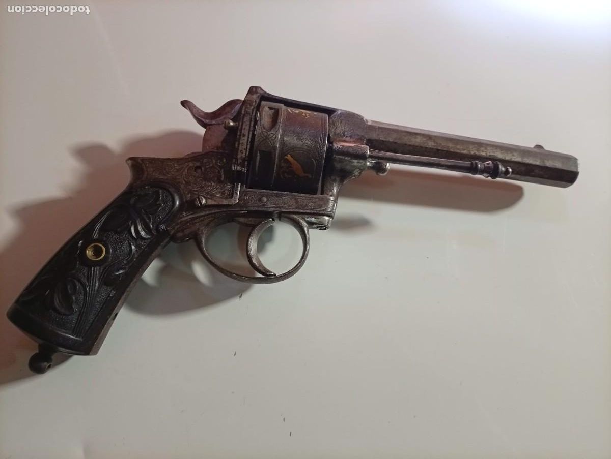 Militaria: Rev&oacute;lver antiguo europeo de tambor-a&ntilde;o 1860 y 1885