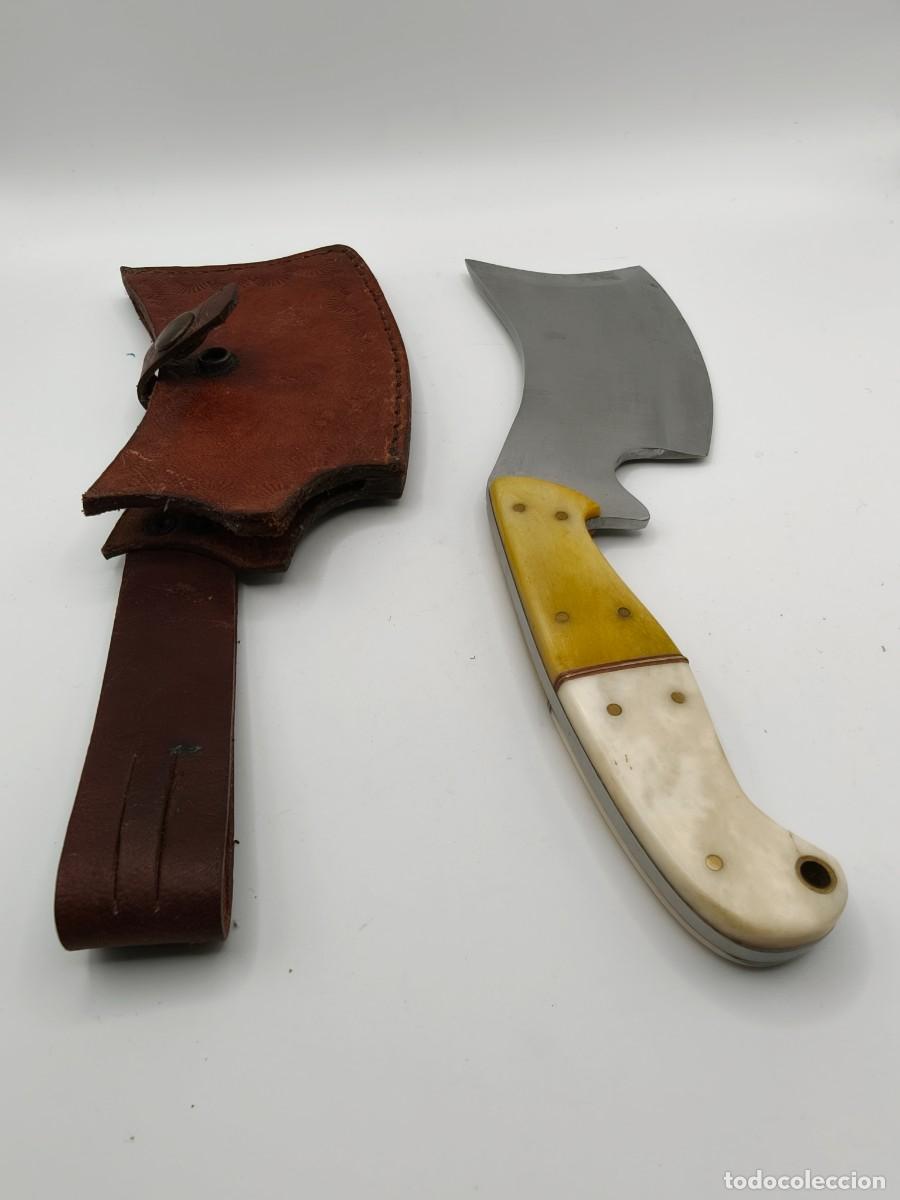 Militaria: Cuchillo de solar cachas de hueso dos colores como se ve en las fotos.
