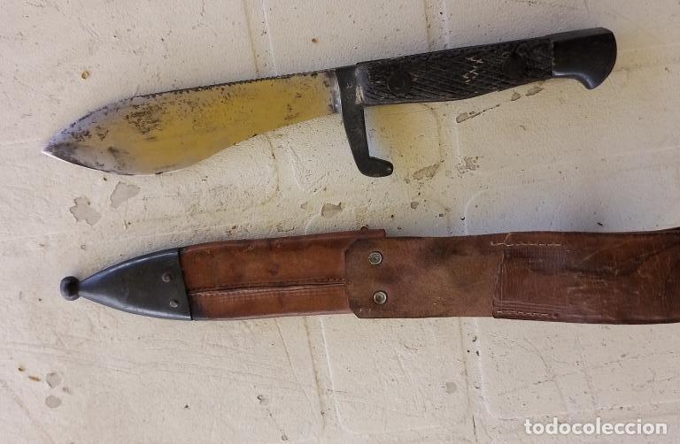 Militaria: Ba&iuml;onnette espagnole mod&egrave;le 41 avec son fourreau, &eacute;tat d'usage.