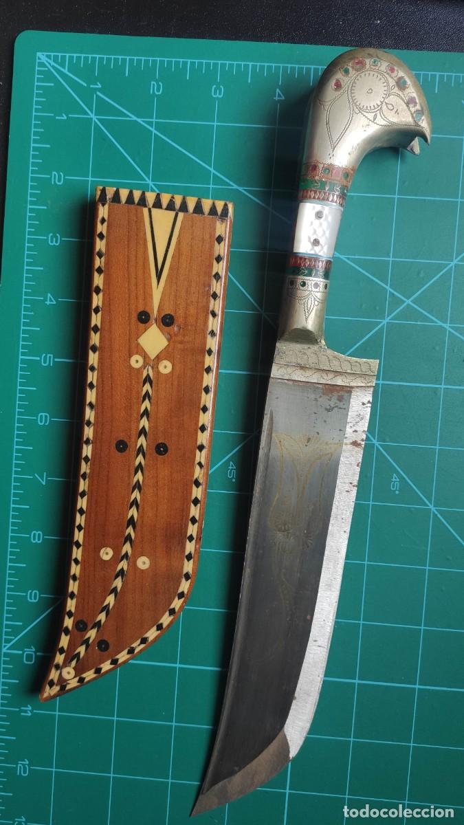 Military Antiques: Daga &aacute;rabe, con funda de marqueter&iacute;a fina.