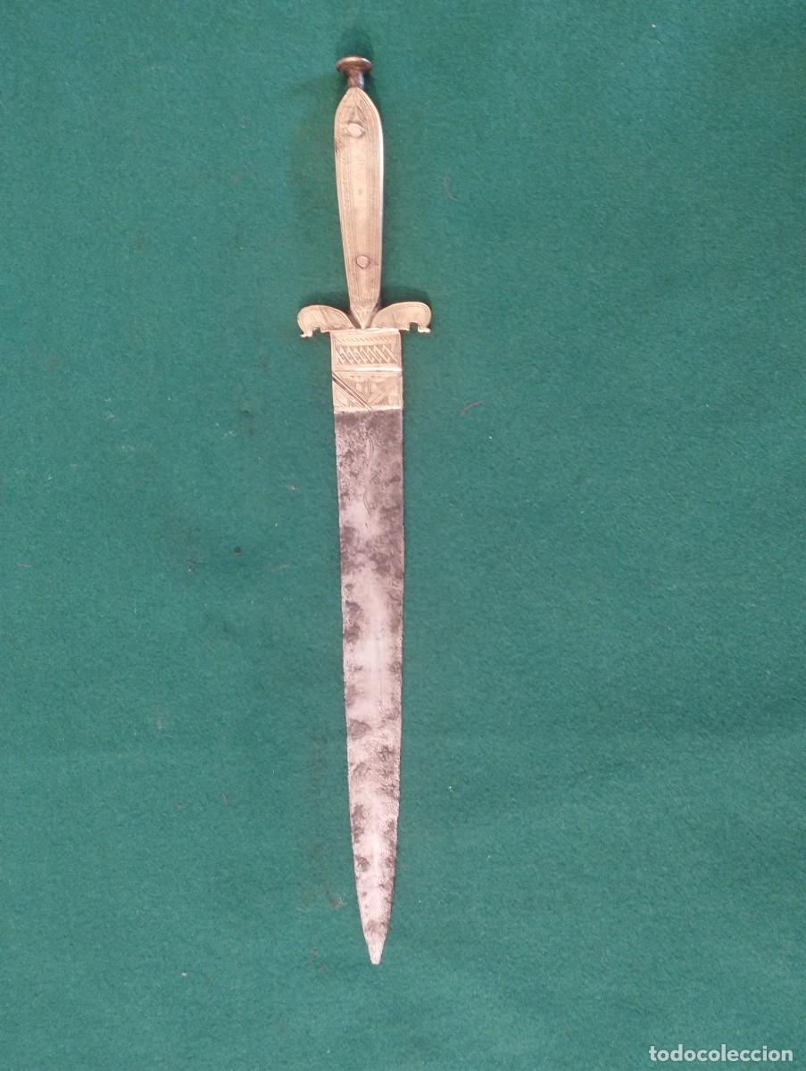Militaria: Daga oriental. Primera mitad del siglo XIX.