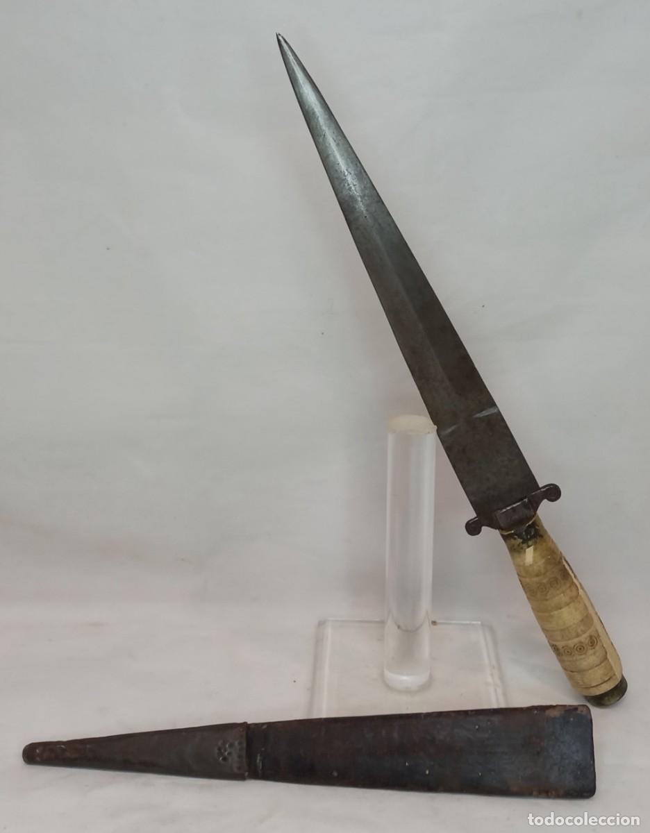 Militaria: CUCHILLO ARTESANAL ESPA&Ntilde;OL DE ALBACETE S. XIX CON HOJA DOBLE FILO Y MANGO DE HUESO CON LATON