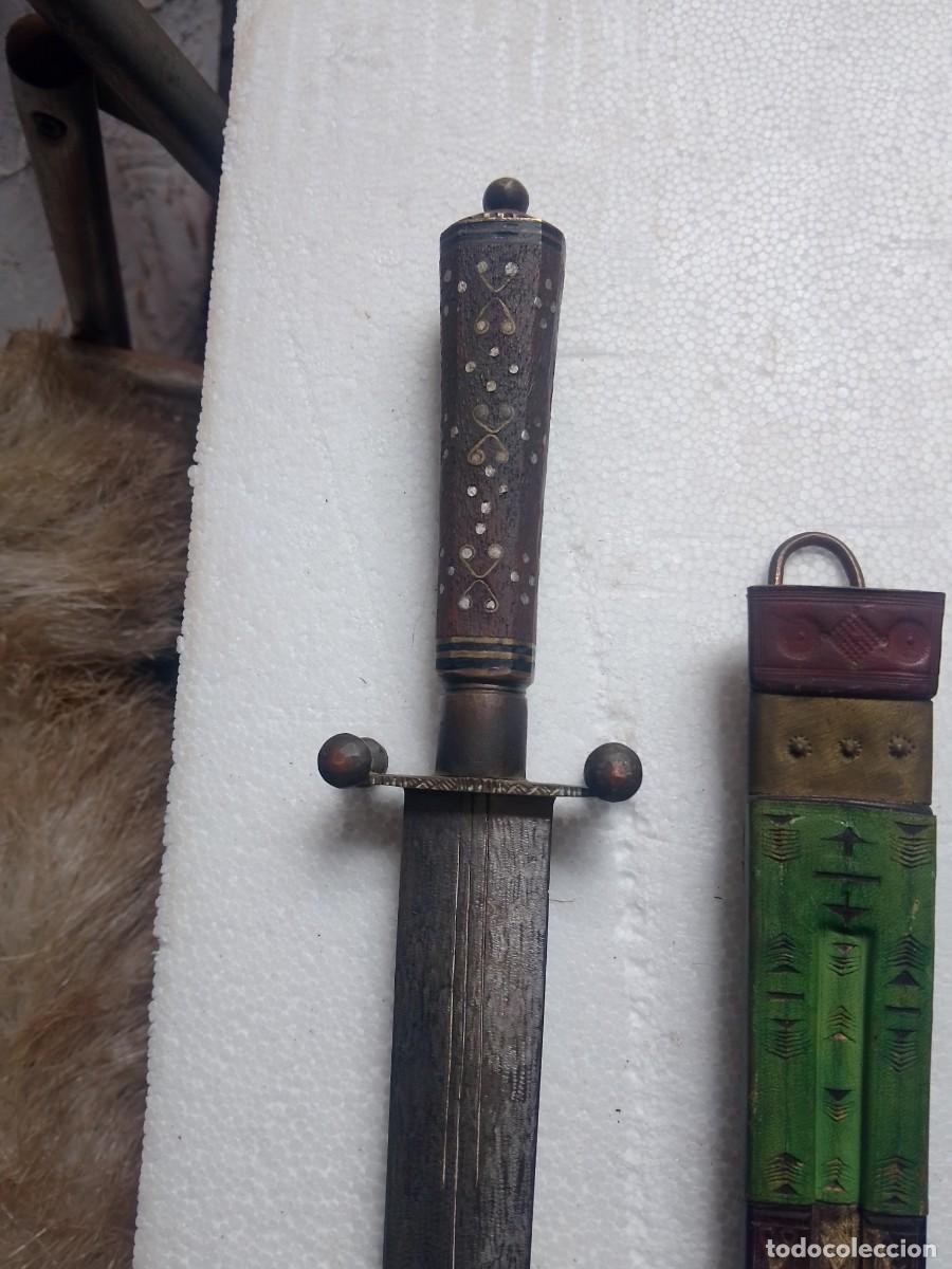 Militaria: Cuchillo o daga antigua 42cm