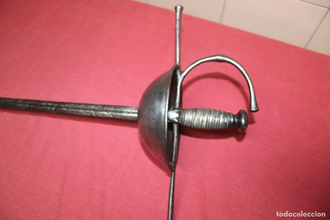 Militaria: espada de taza ropera siglo XVII