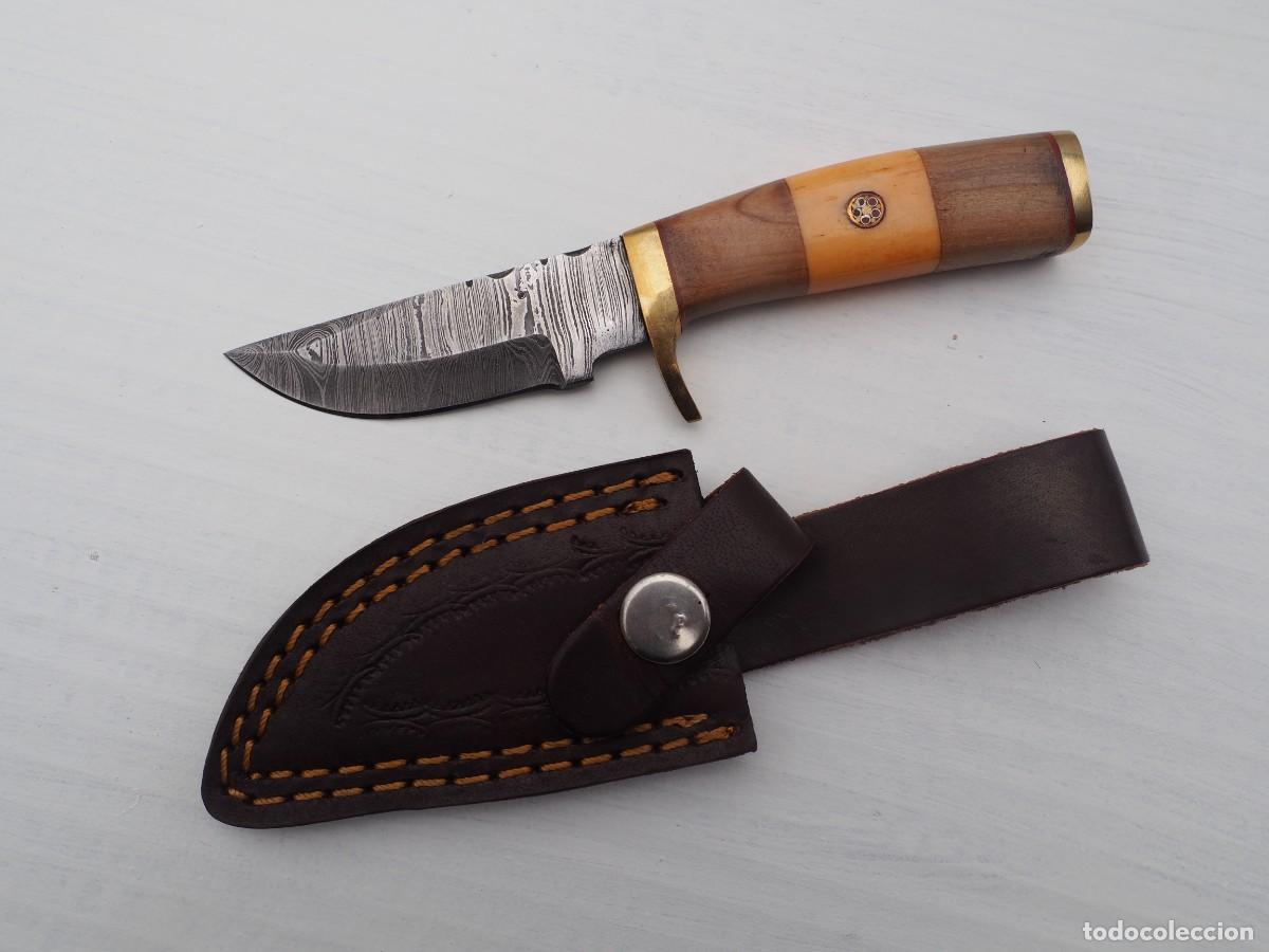 Military Antiques: Cuchillo de acero de Damasco